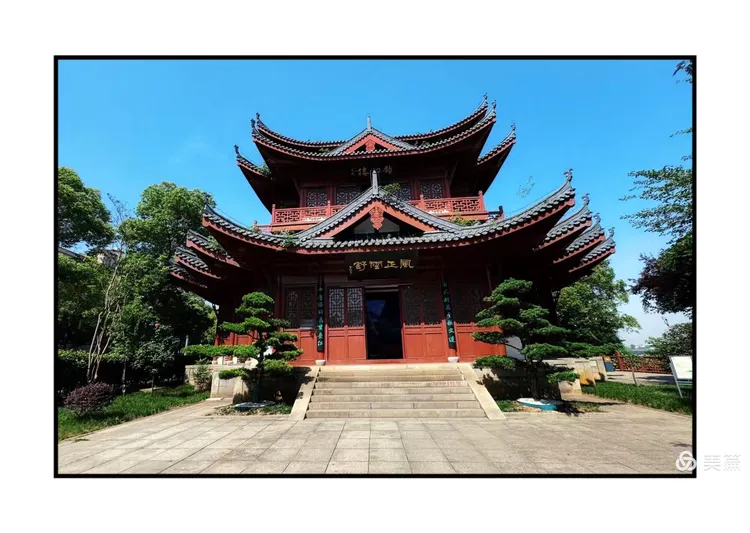 A scenic view of Jiujiang Suojianglou Ta