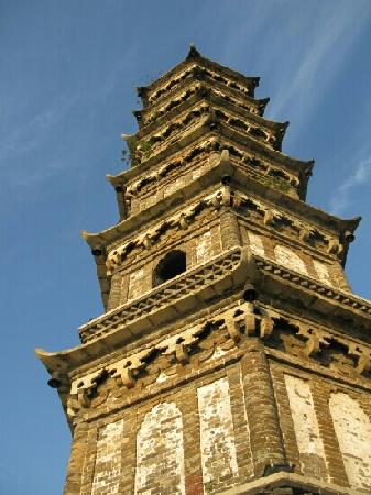 A scenic view of Jiujiang Suojianglou Ta