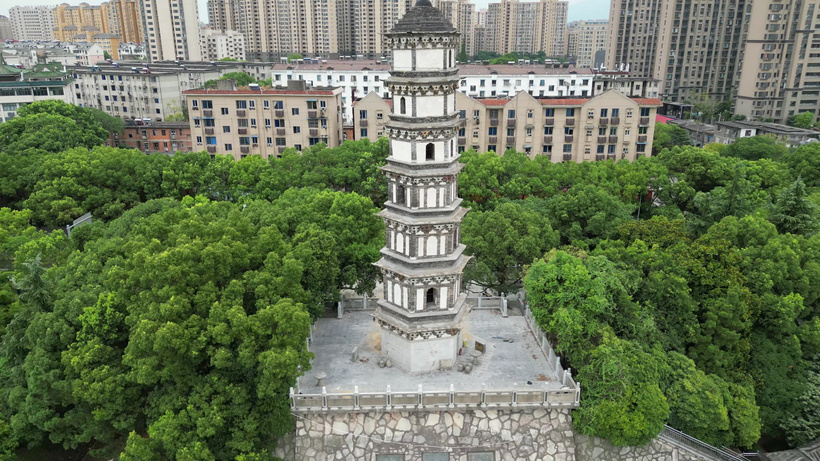 A scenic view of Jiujiang Suojianglou Ta