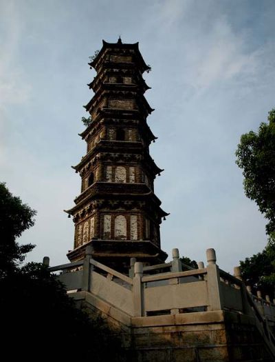A scenic view of Jiujiang Suojianglou Ta