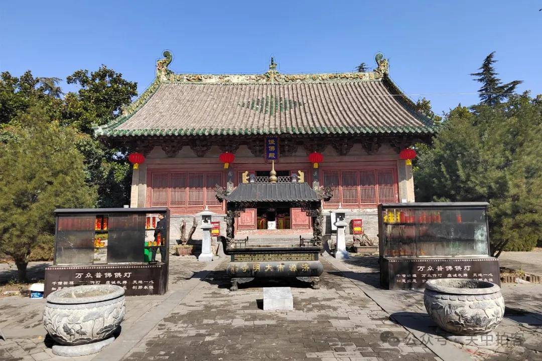 A scenic view of Jiyuan Damingsi