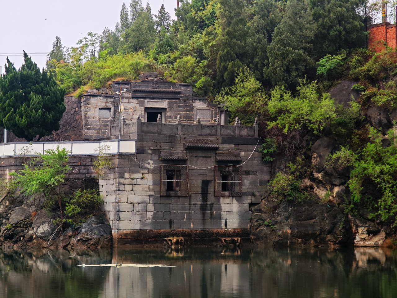 A scenic view of Jiyuan Wulongkougudaishuilishishi