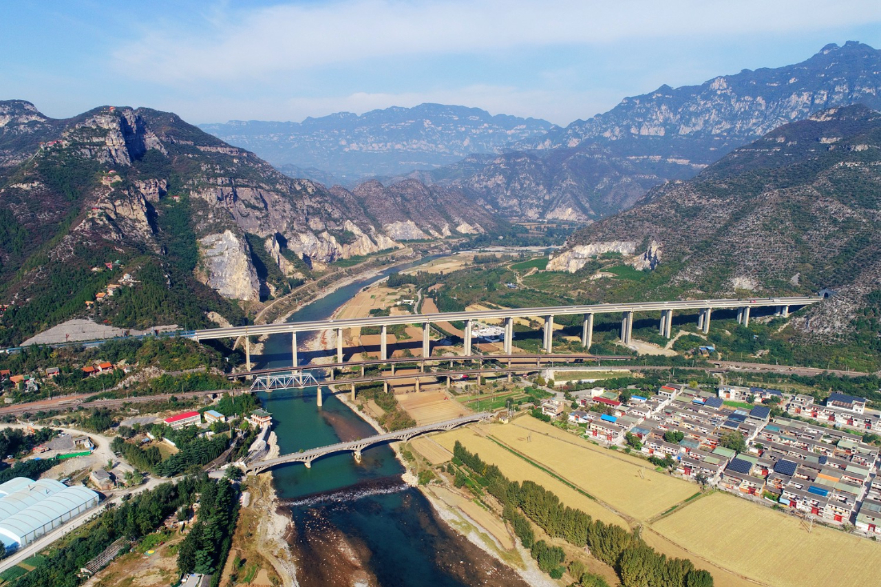 A scenic view of Jiyuan Wulongkougudaishuilishishi