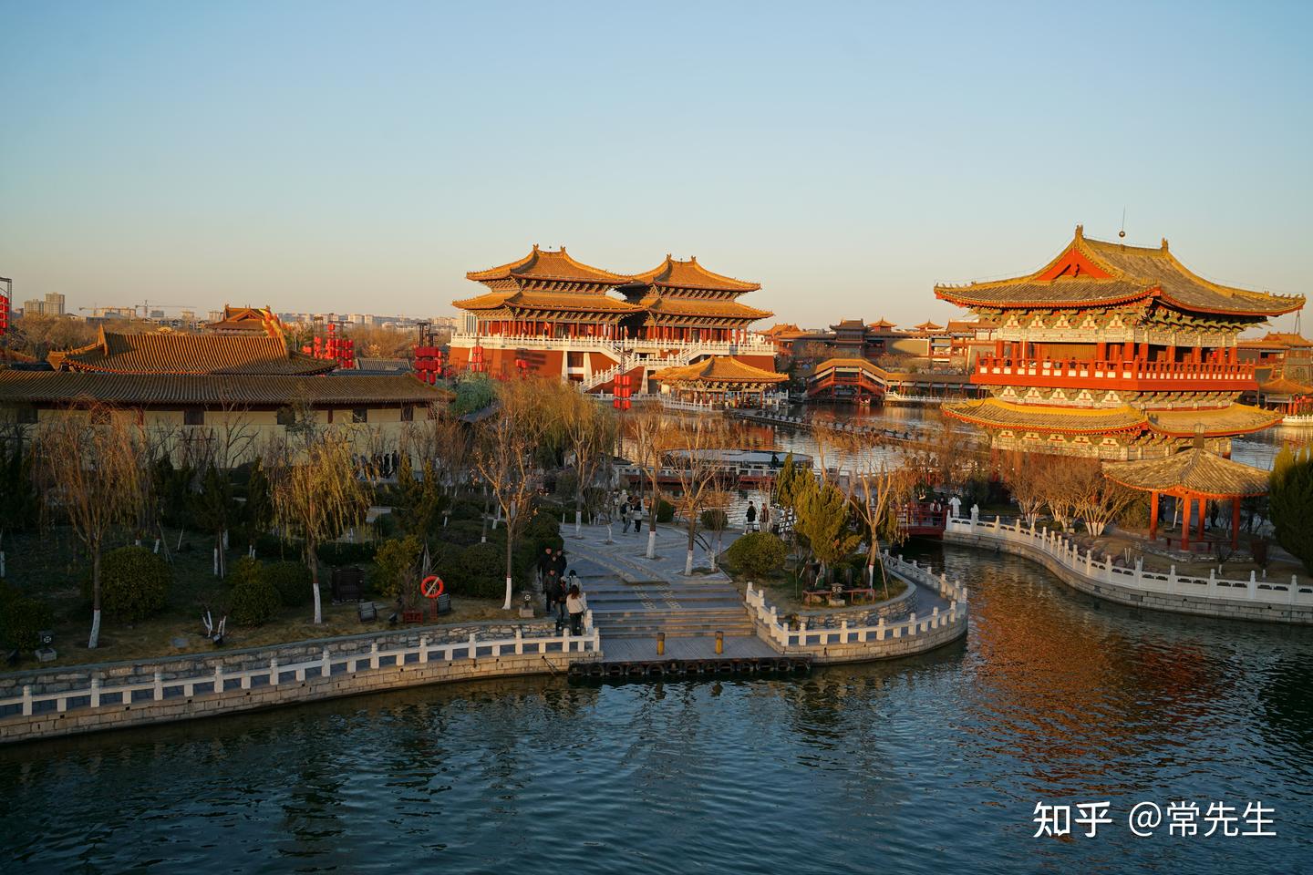 A scenic view of Kaifeng Dongdasi