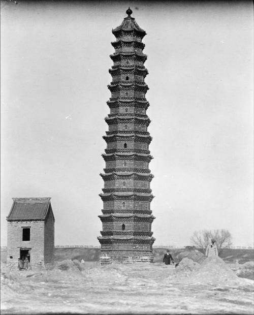 A scenic view of Kaifeng Guogonghuangheguitanpanjiuzhi