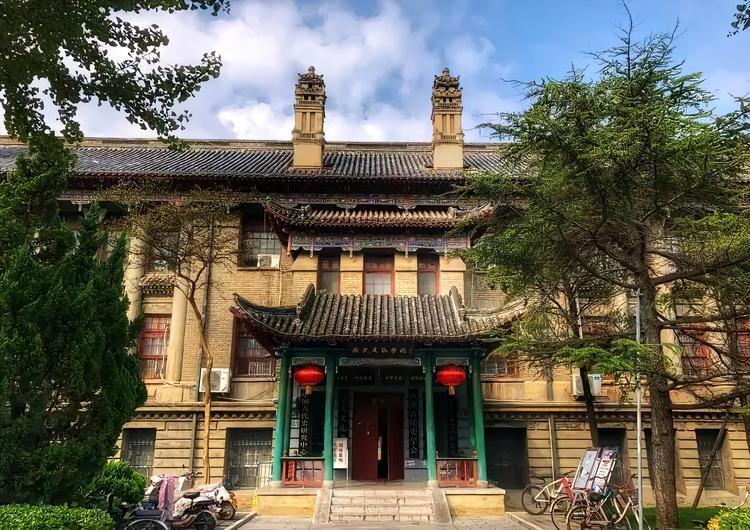 A scenic view of Kaifeng Henanliuxueoumeiyubeixuexiaojiuzhi