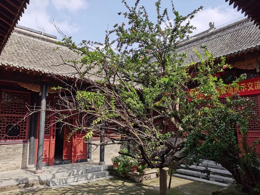 A scenic view of Kaifeng Liuqinxiaguju