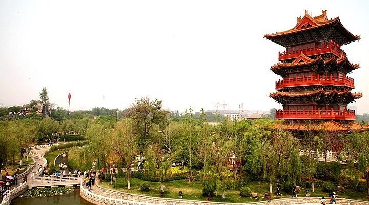 A scenic view of Kaifeng Qifenggucheng