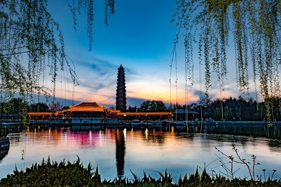 A scenic view of Kaifeng Saita