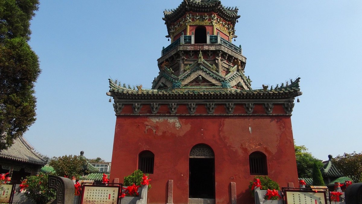 A scenic view of Kaifeng Yanqingguan