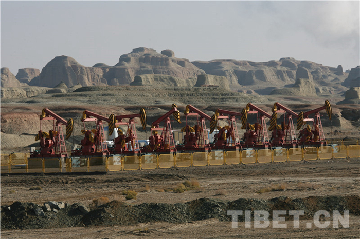 A scenic view of Karamay Xinjiang Diyikou Youjing