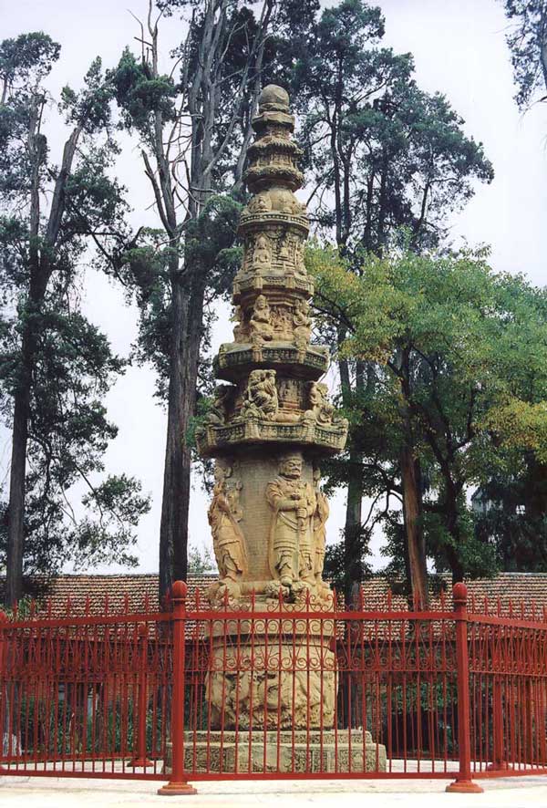A scenic view of Kunming Dizangsi Jingchuang