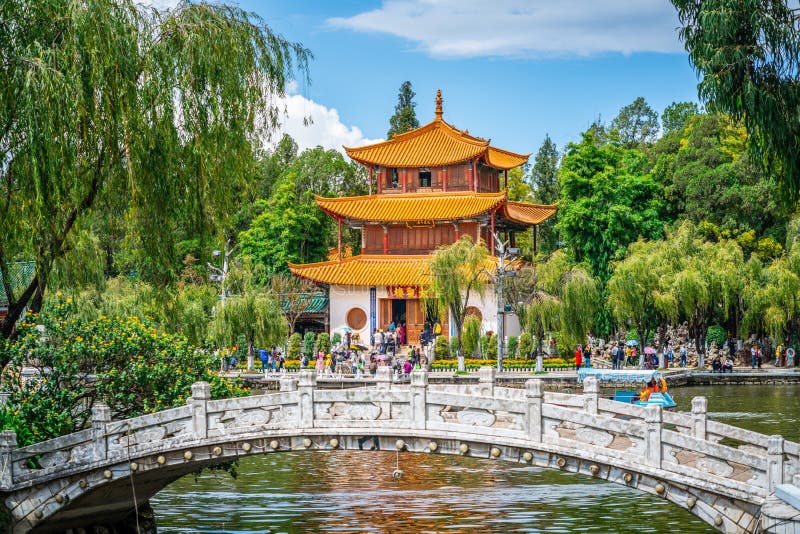 A scenic view of Kunming Lushi Gongguan