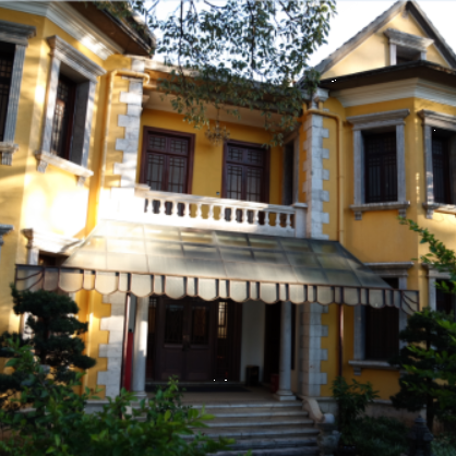 A scenic view of Kunming Lushi Gongguan