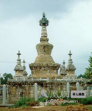 A scenic view of Kunming Miaozhansi Jingangta