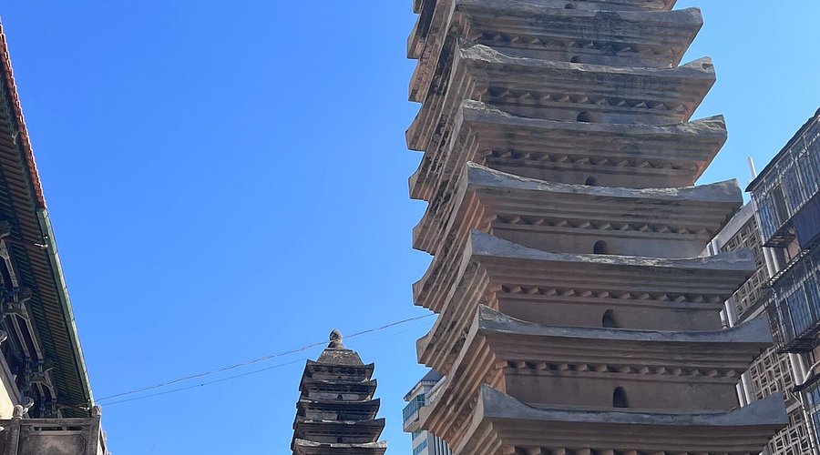 A scenic view of Kunming Miaozhansi Jingangta