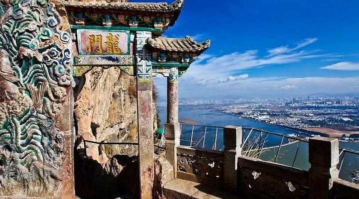 A scenic view of Kunming Miaozhansi Jingangta