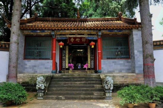A scenic view of Kunming Qiongzhusi