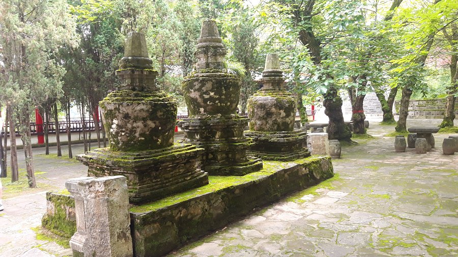 A scenic view of Kunming Qiongzhusi