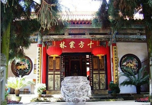 A scenic view of Kunming Qiongzhusi