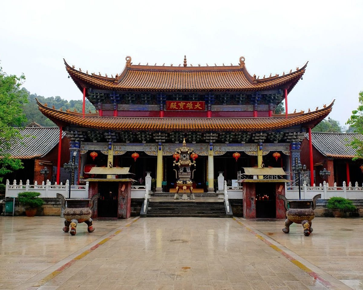 A scenic view of Kunming Qiongzhusi