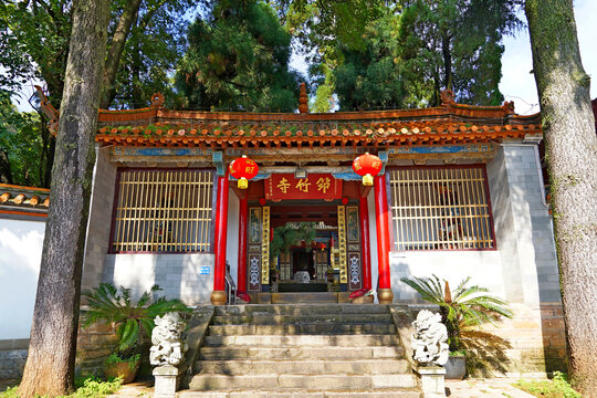 A scenic view of Kunming Qiongzhusi