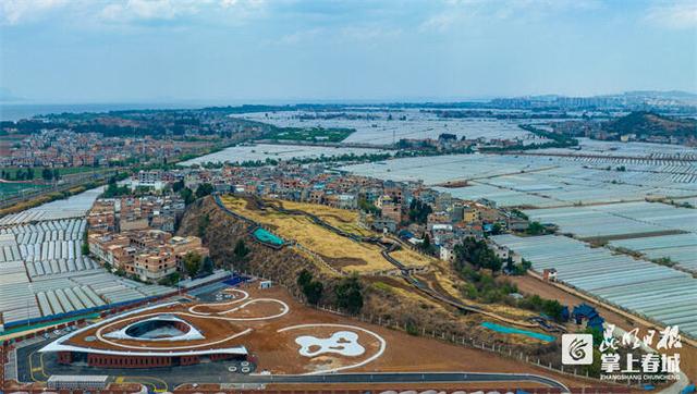 A scenic view of Kunming Shizhaishan Gumuqun