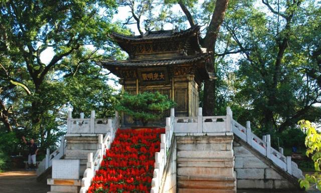 A scenic view of Kunming Taihegong Jindian