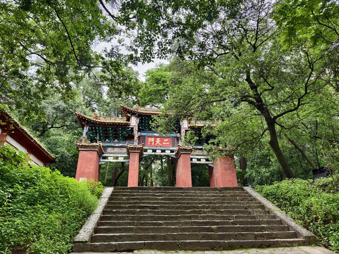 A scenic view of Kunming Taihegong Jindian