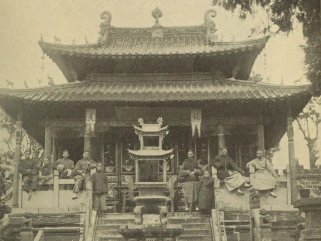 A scenic view of Kunming Taihegong Jindian