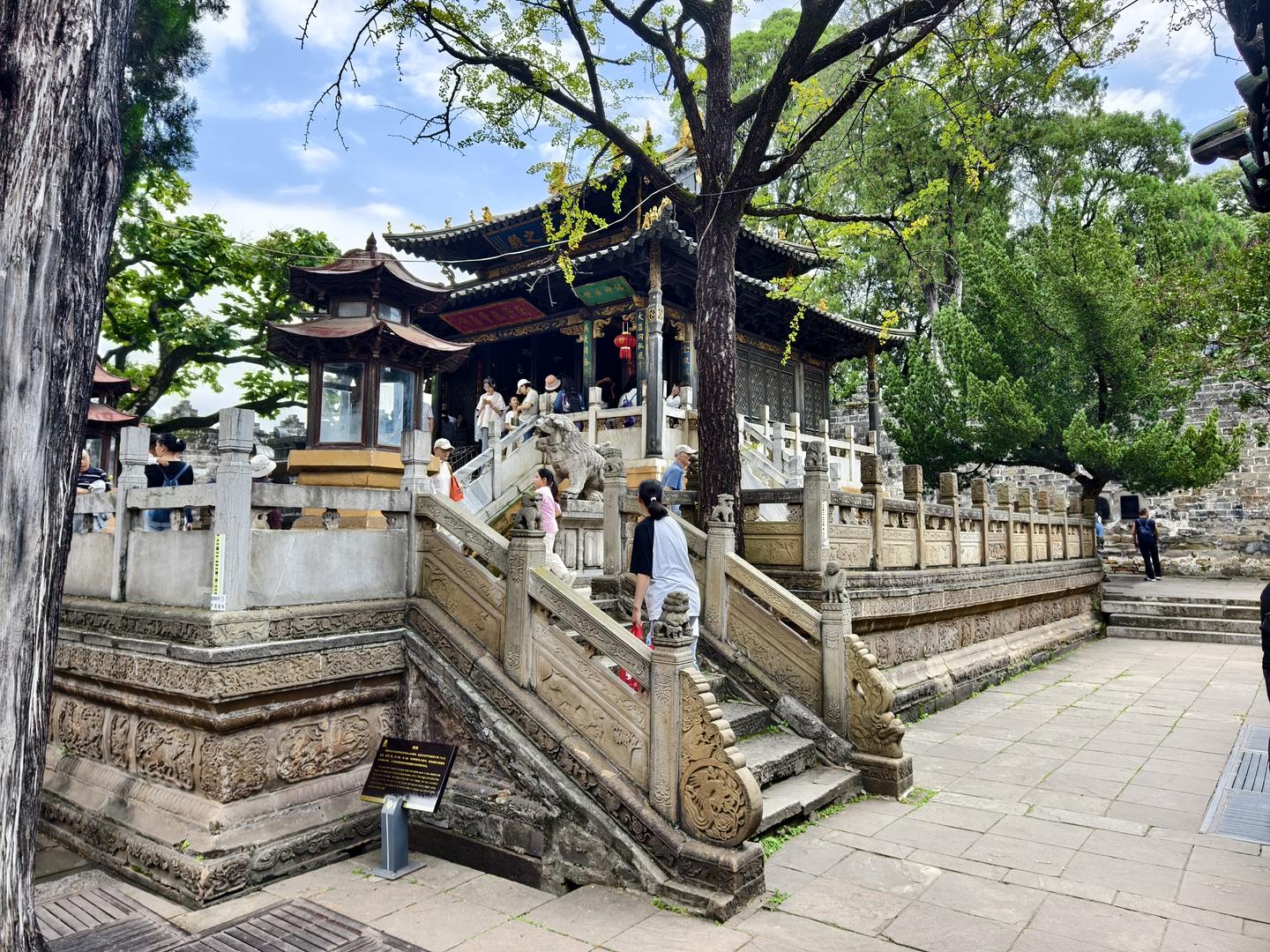A scenic view of Kunming Taihegong Jindian