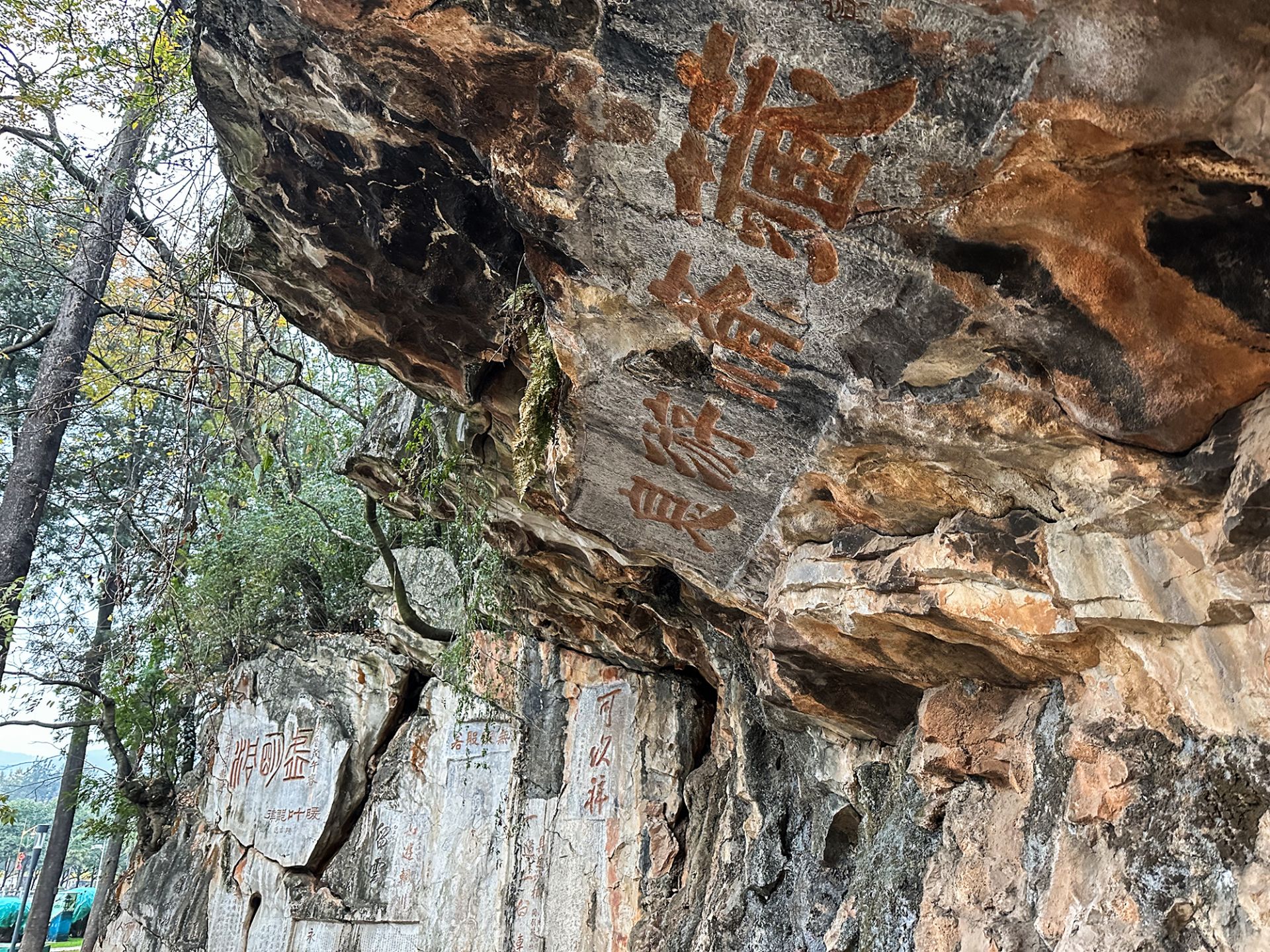 A scenic view of Kunming Wenquan Moya Shikequn