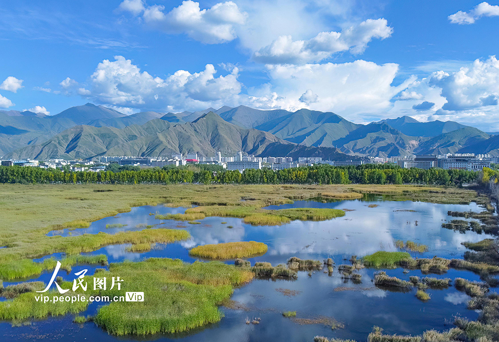 A scenic view of Lasa Lalu Pozhang