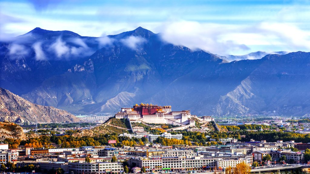 A scenic view of Lasa Lalu Pozhang