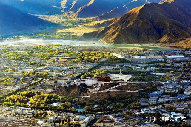 A scenic view of Lasa Lalu Pozhang