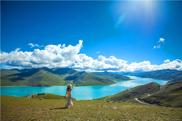 A scenic view of Lasa Lalu Pozhang