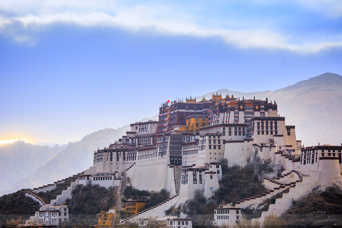 A scenic view of Lasa Lalu Pozhang