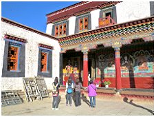 A scenic view of Lasa Nietang Zhuomala Kang