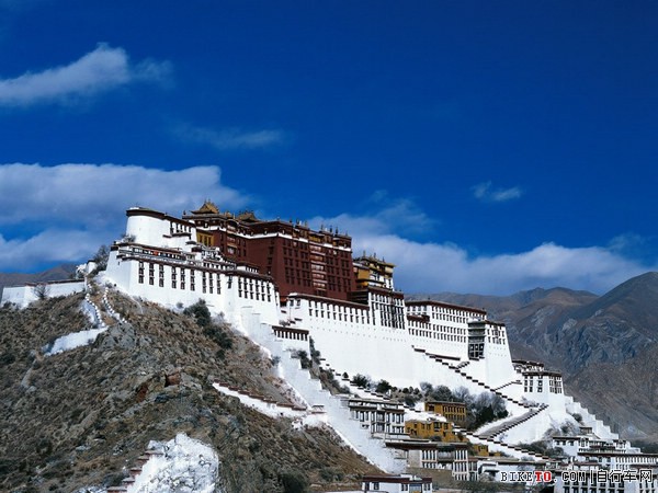A scenic view of Lasa Sangzhu Pozhang