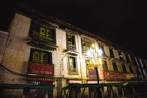 A scenic view of Lasa Sangzhu Pozhang