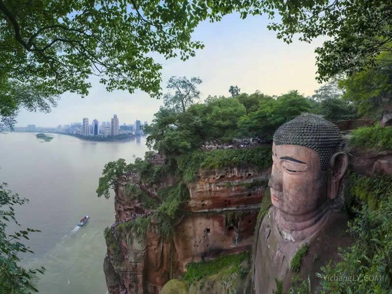 A scenic view of Leshan Dafo