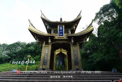 A scenic view of Leshan Emeishan Gujianzhuqun