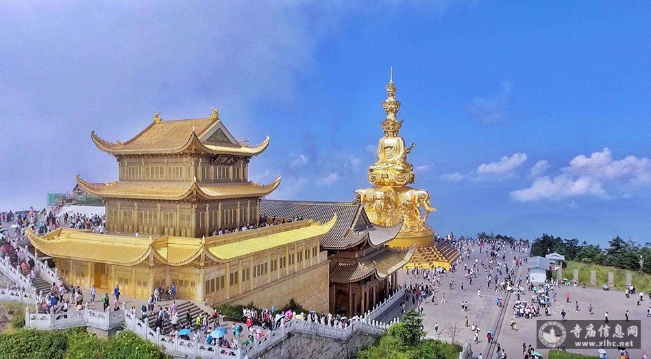 A scenic view of Leshan Emeishan Gujianzhuqun