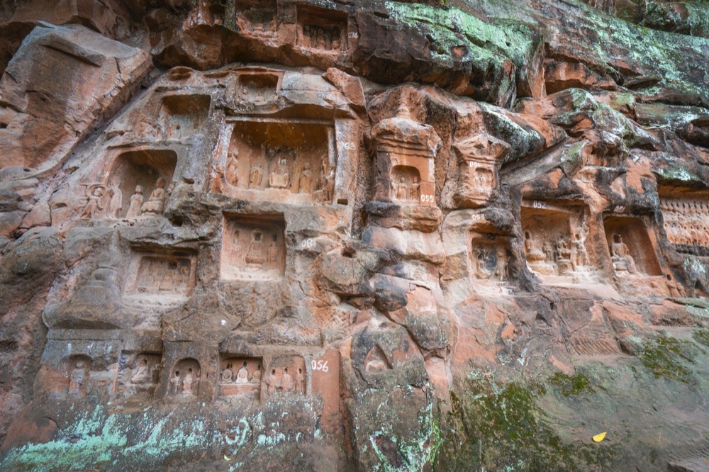 A scenic view of Leshan Jiajiang Qianfoyan Shiku