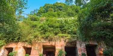 A scenic view of Leshan Mahao Yamu