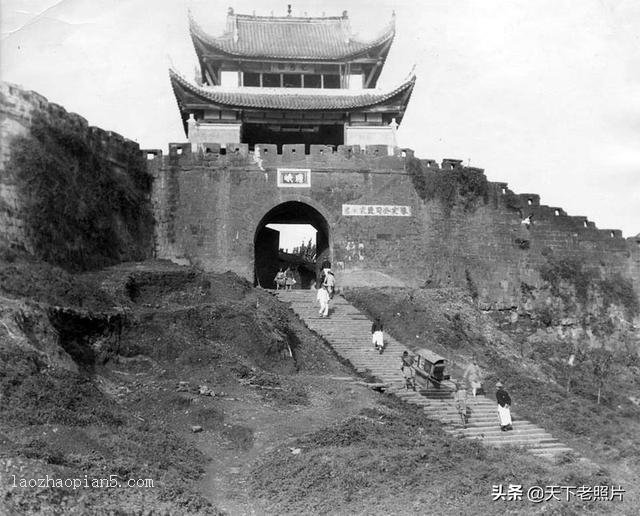 A scenic view of Leshan Yanggong Que