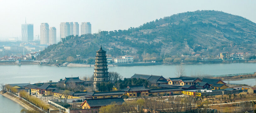 A scenic view of Lianyungang Haiqingsi Ta