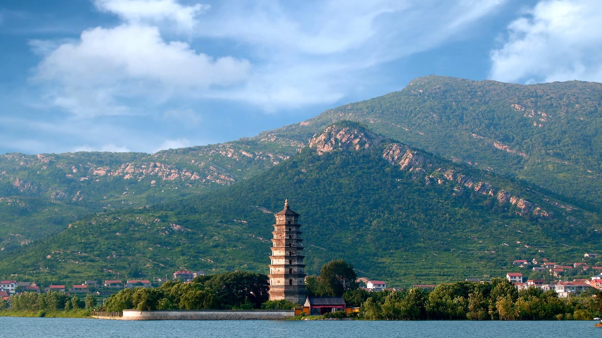 A scenic view of Lianyungang Haiqingsi Ta