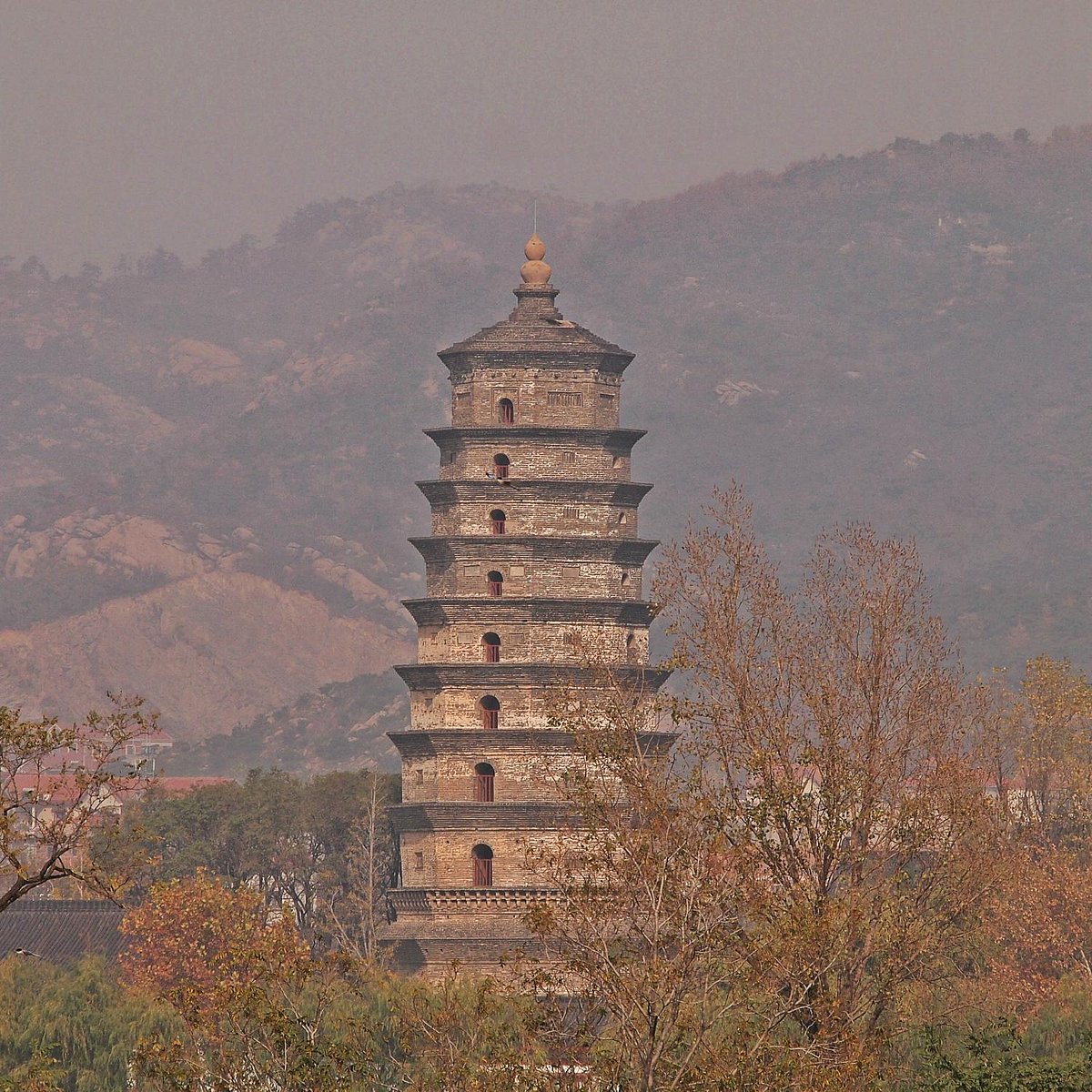 A scenic view of Lianyungang Haiqingsi Ta