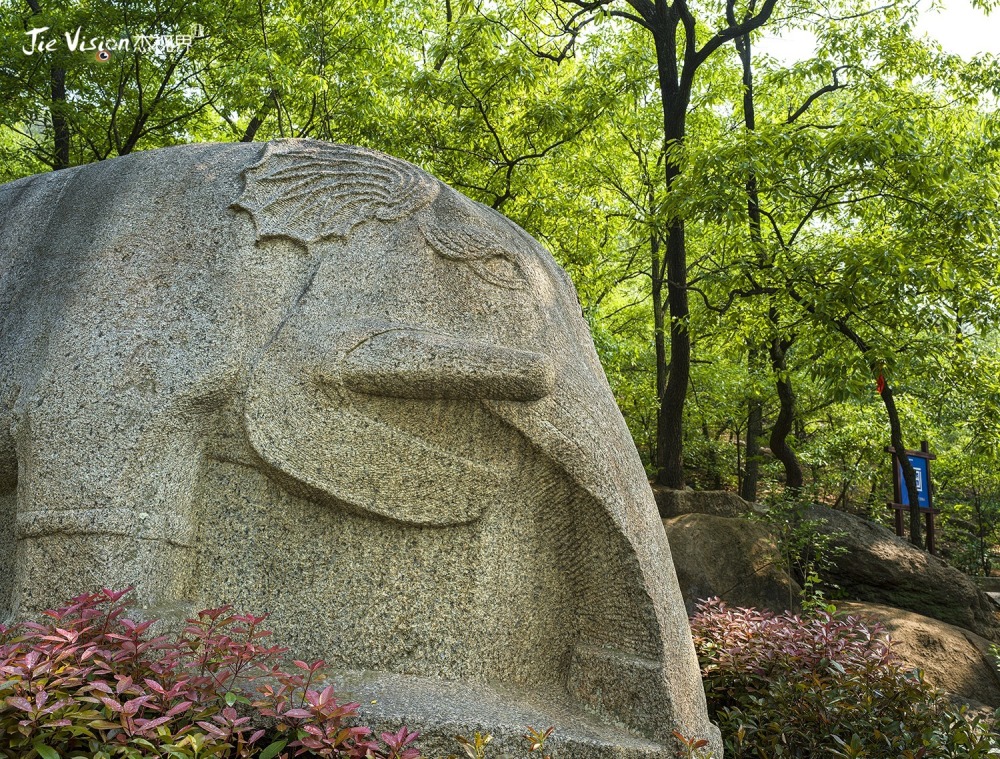 A scenic view of Lianyungang Kongwangshan Moya Zaoxiang